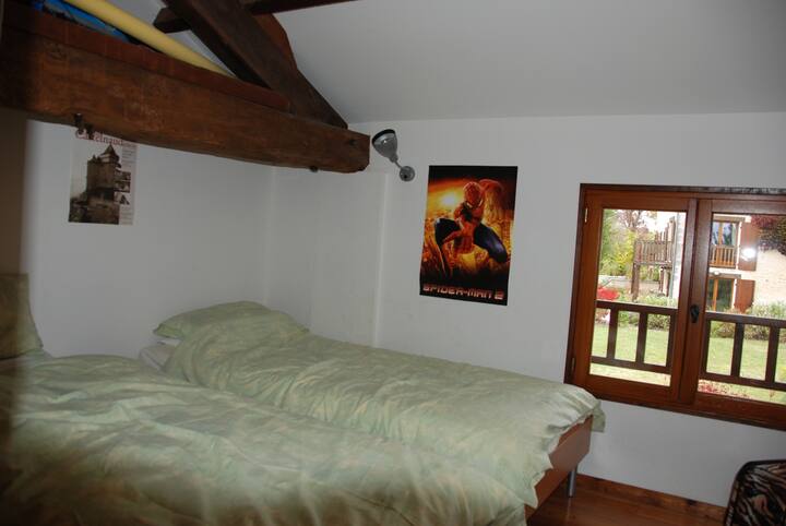 Chumba cha kulala 3 na vitanda 2 moja