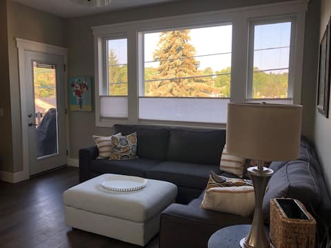 Successful Airbnb property: NW Lane Home/Winsport view/private/no clean fee in Bowness