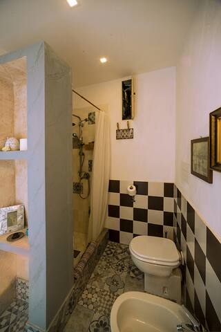 LA TUA CASA NEL CUORE DI NAPOLI gallery image 3