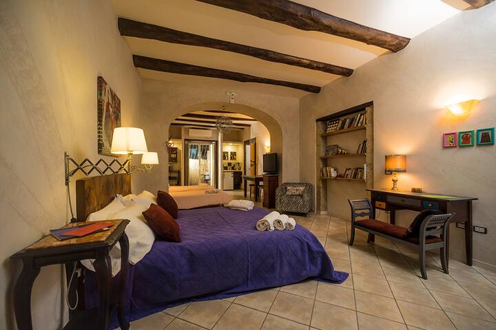 LA TUA CASA NEL CUORE DI NAPOLI gallery image 4