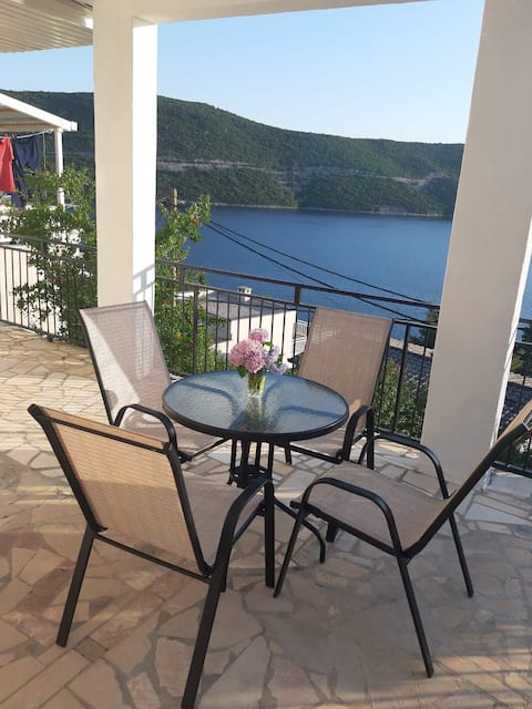 Beautiful apartment with sea view for 5 people