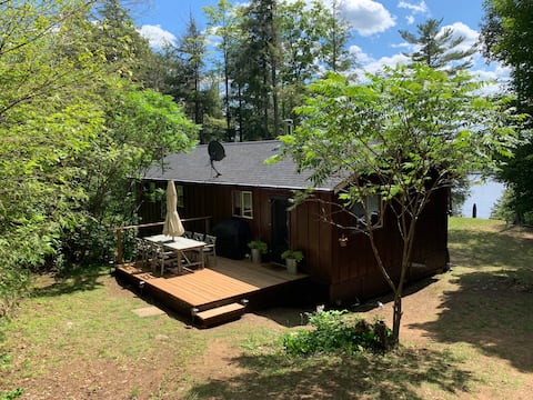 Lakeside Cottage Perfect For Outdoor Fun!