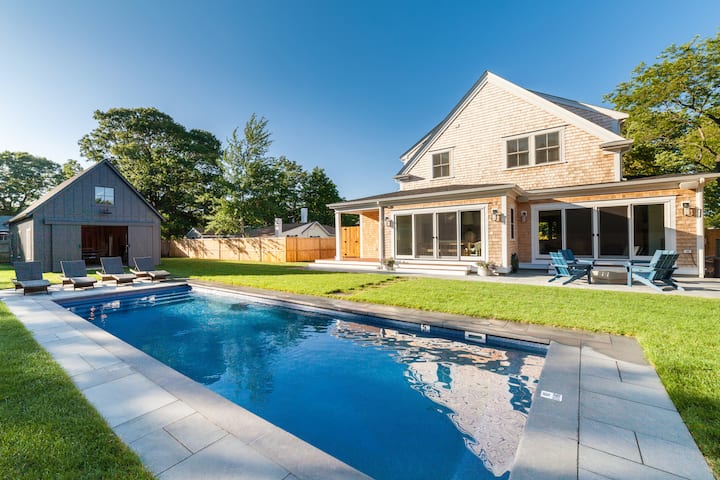 Modern 4-bedroom House with Private Swimming Pool