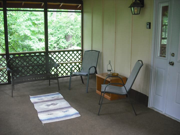 Beautiful mountain one bedroom, nearby lake access