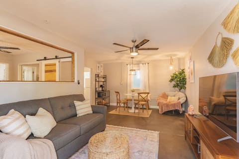 Top Airbnb: Rustic N Chic Studio Near Downtown Glendora, CA in Glendora