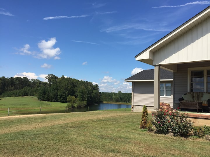 Farmhouse with private lake Farm stays for Rent in Northport, Alabama