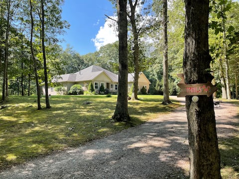 Grand Hide-A-Way Central to Mystic and Vineyards