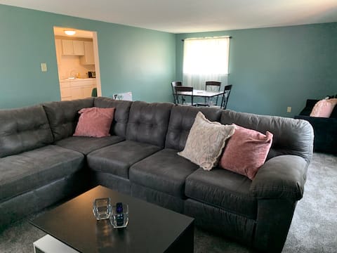 Top performing Airbnb: Gianna Spacious UPPER 1BR for Couples Falls/Casino in Niagara Falls