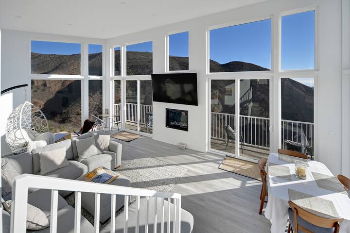 New Home – Malibu 4 Bedrooms, Secluded- Ocean View gallery image 4