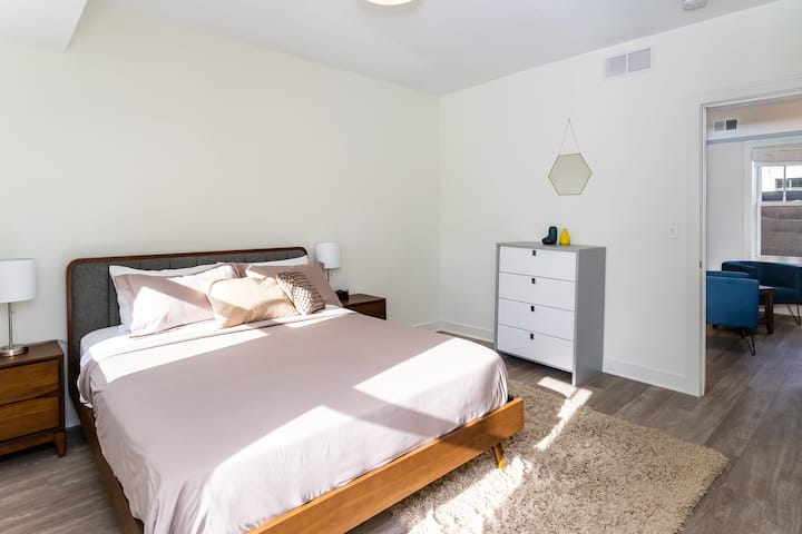 Dormitorio 2, que es el más grande e incluye vestidor.
