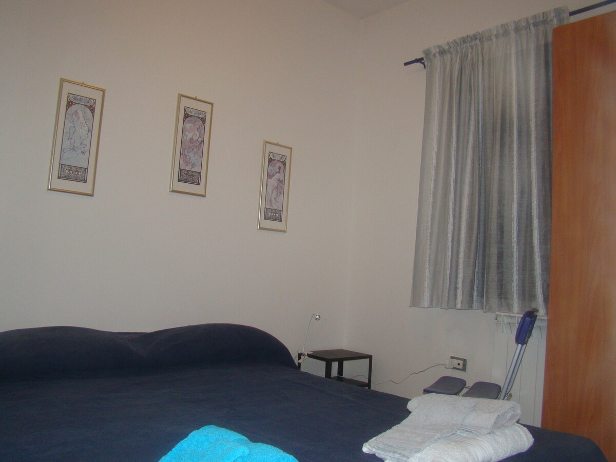 带双人床的第二间卧室