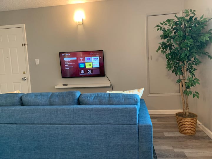 Gated, Remodeled 1 Bdrm Loaded For Comfort - Sacramento, CA