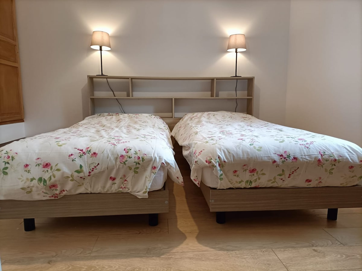 Chambre 2 / Dormitorio 2