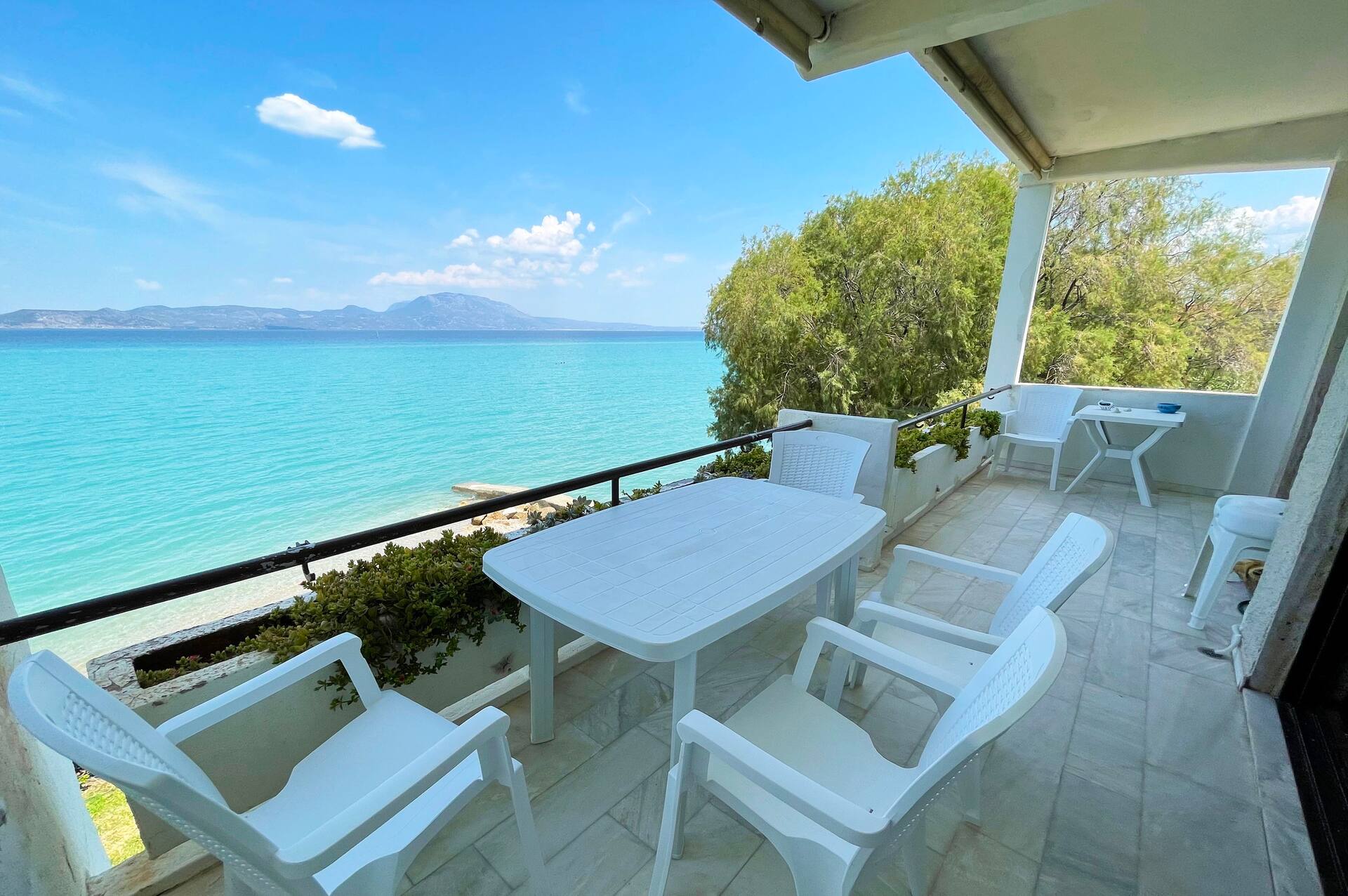 Stunning Beachfront Apartment Strátos — photo 2