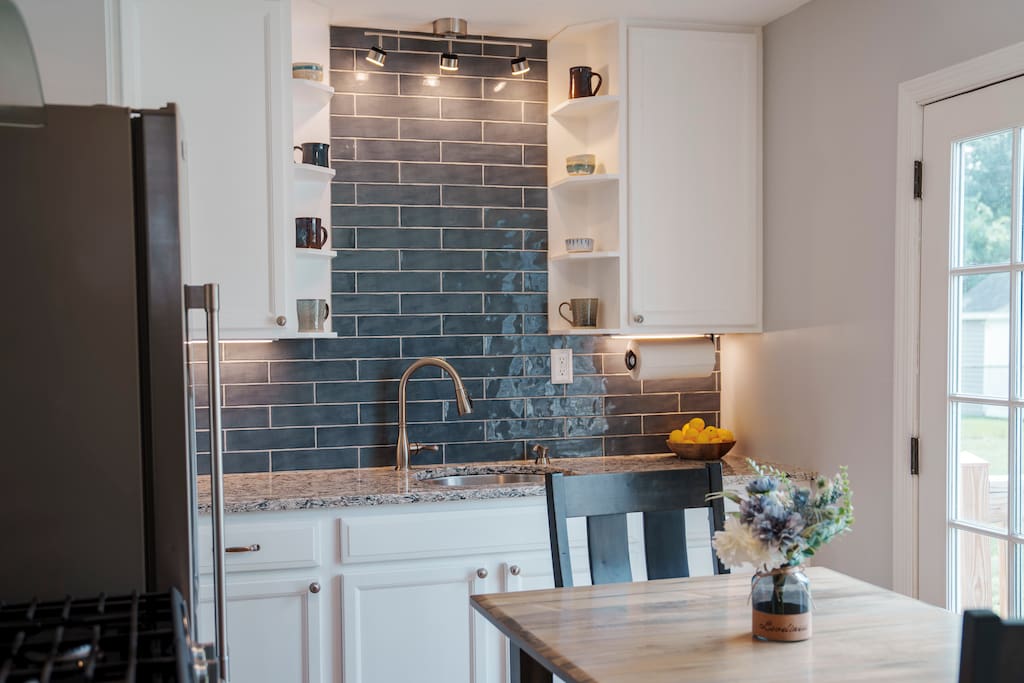 Bright & Clean ~Tons of Upgrades ~Office Space