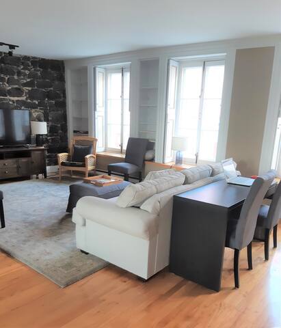 Character (1700 sf) 7 min walk to Old Town gallery image 2