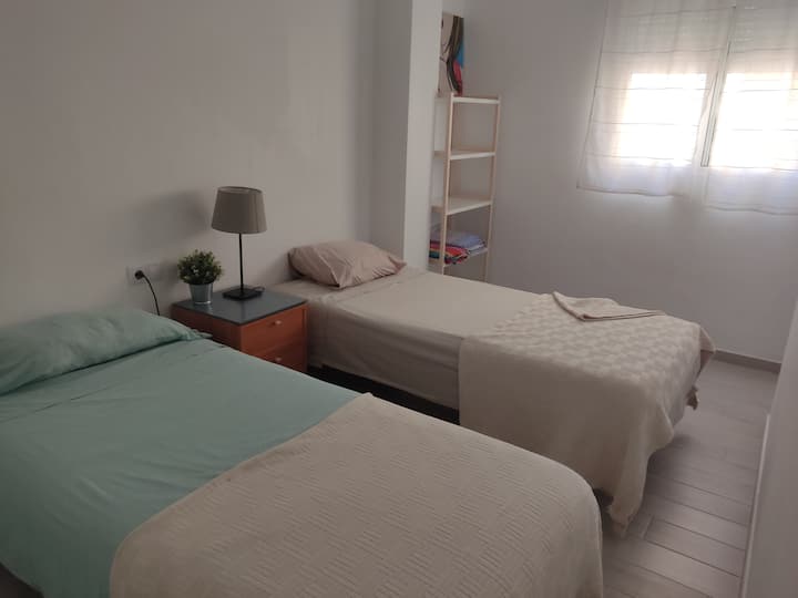 两张90厘米床的卧室
