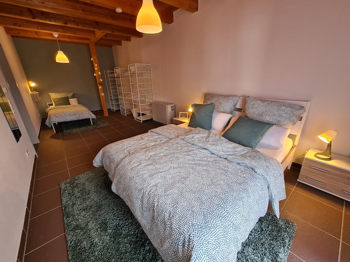 Schlafzimmer 1