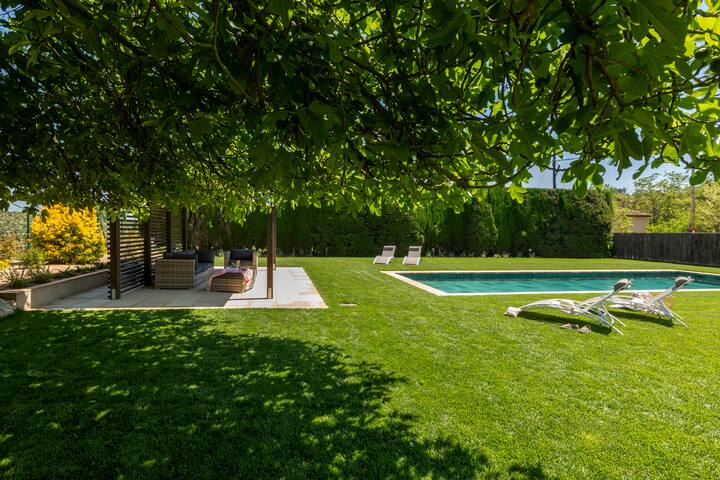 Can Cristus, casa con piscina en Monells gallery image 4