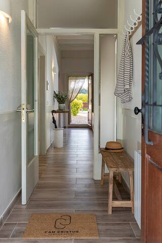 Can Cristus, casa con piscina en Monells gallery image 2