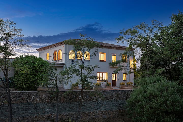 Can Cristus, casa con piscina en Monells