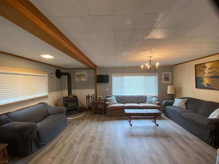 Comfort Cabin Grayland. Five minute walk to beach! Houses for Rent in