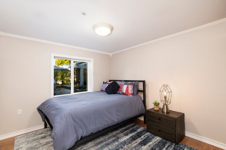 ห้องนอน 3 (เตียงควีนไซส์)