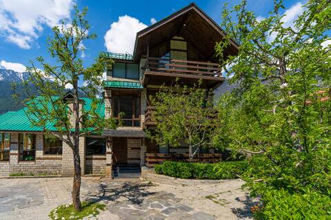 StayVista at Lost in the Alps 5BR w/ InfinityView