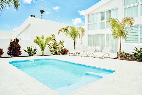 Vila Carla 3 BDR + 3 BATH + PRIVATE HEATED POOL