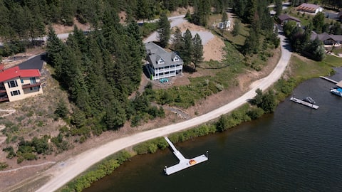 CDA lake house with dock, firepits and water toys
