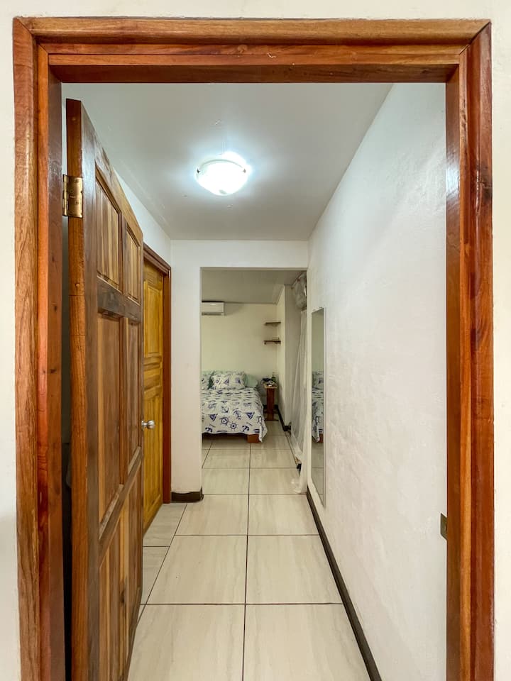 Mlango wa kuingia kwenye chumba kikuu cha kulala