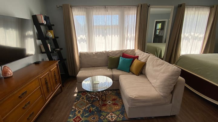 Beautifully Decorated Studio Apt Near The Beach! - Long Beach, CA