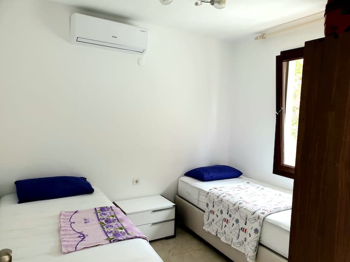 Habitación en la parte trasera.