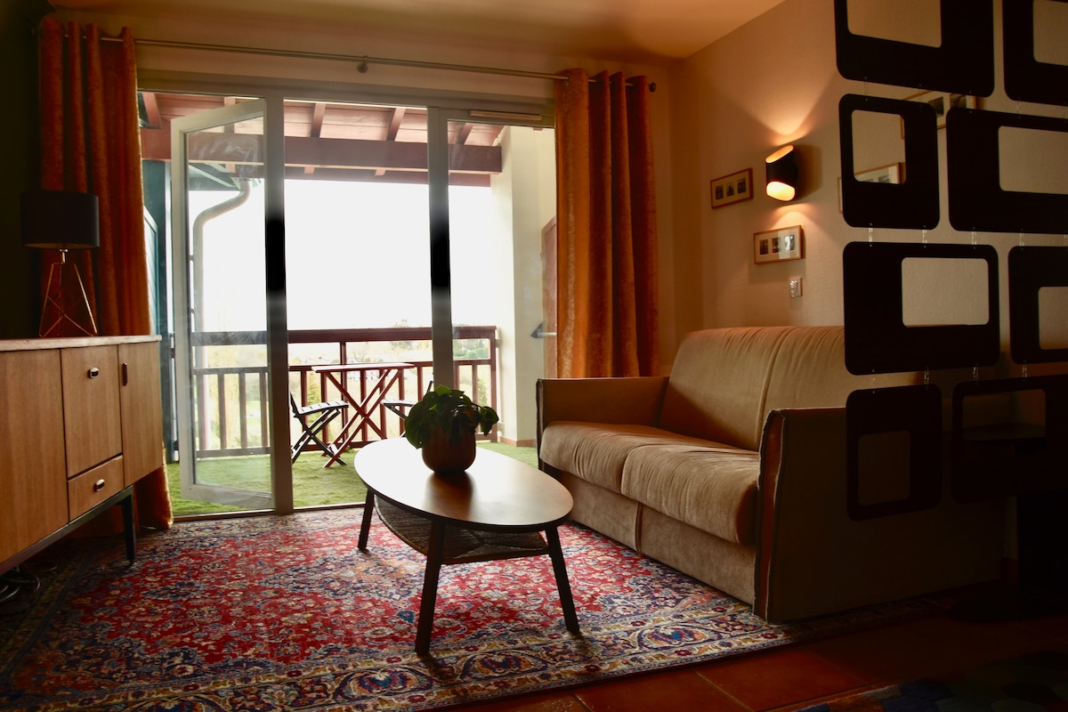 Erfolgreiche Airbnb-Immobilie: 2-bedroom apartment with south-facing terrace, golf and mountain views in Arcangues