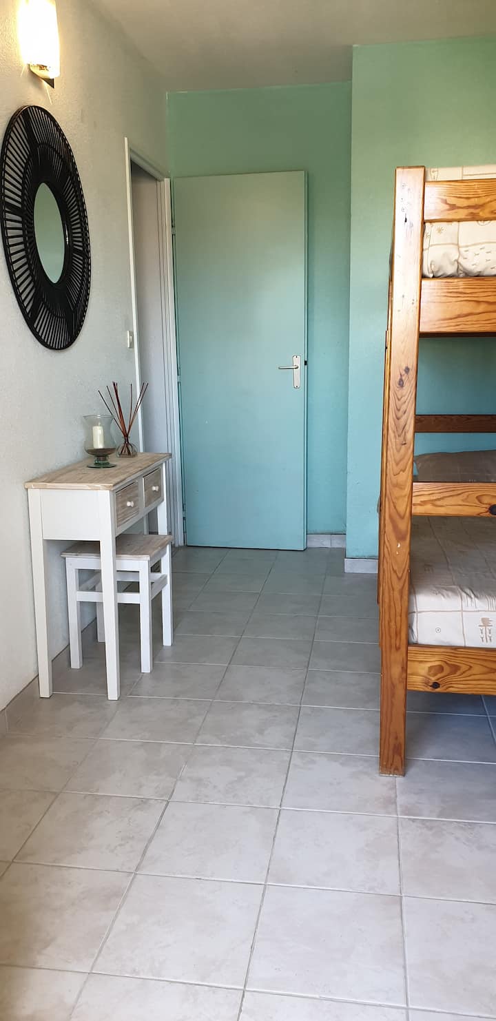 חדר שינה 2
מיטות קומתיים