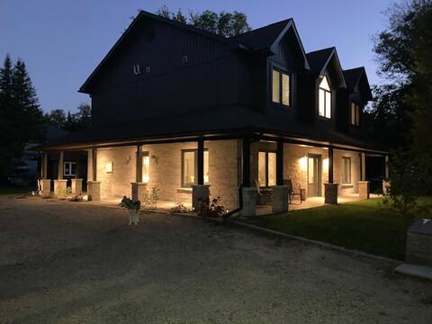 Cozy winter getaway for family & friends