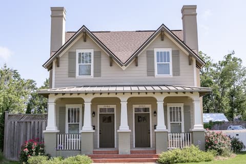 Modern Bungalow -
Luxurious 3 bed/3 bath Downtown