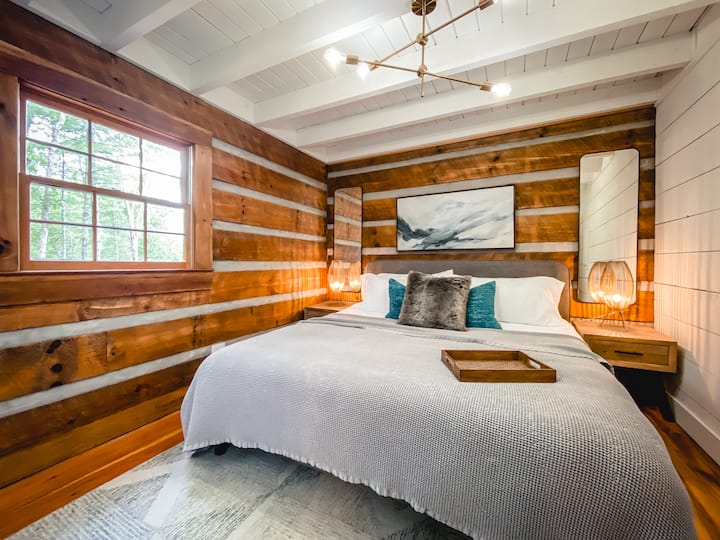 Master Bed on Lower Level (King)