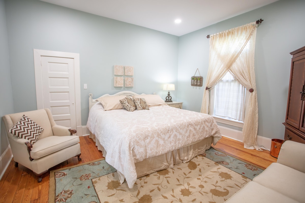 Главна спална соба, брачен кревет (широк 180-220 см)