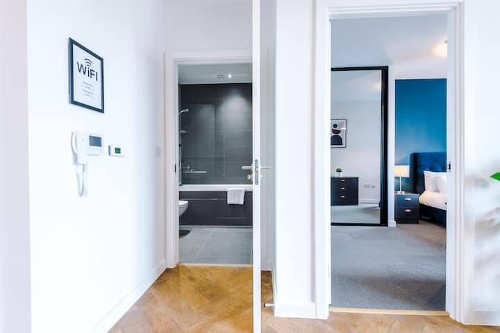 2 Bed Apt With Private Balcony In City Centre - Manchester