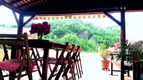 A bright house 2 steps from the Meuse!