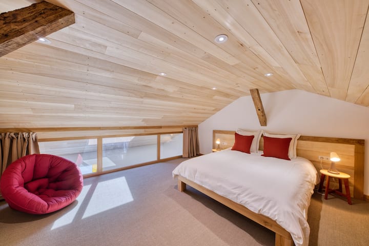 Bedroom 3 with 160 bed,  storage, futon loveuse, blackout curtains.  / Bedroom 3 with 160 bed, storage, loveseat futon, blackout curtains