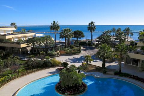 LUXORY APARTMENT ON THE BEACH