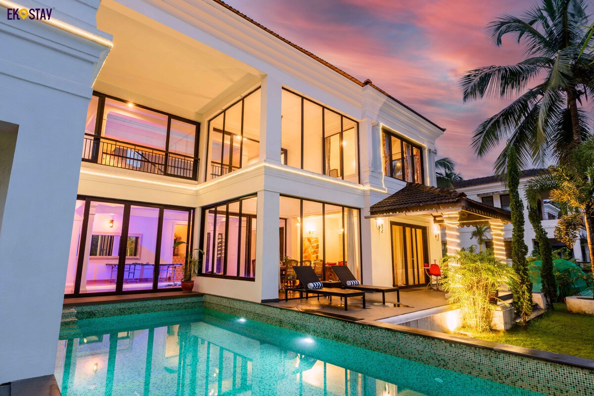 Uber Luxury 4BHK Casa Palacio Villa EKOSTAY - Villas for Rent in