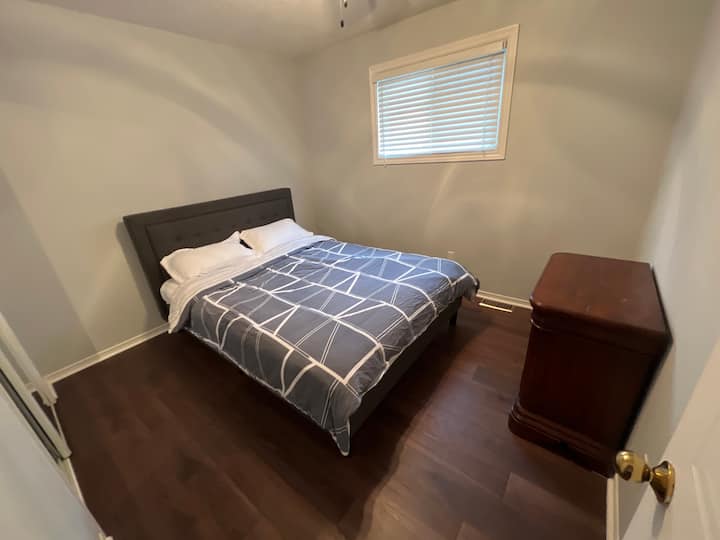 bedroom 2 Queen Size bed