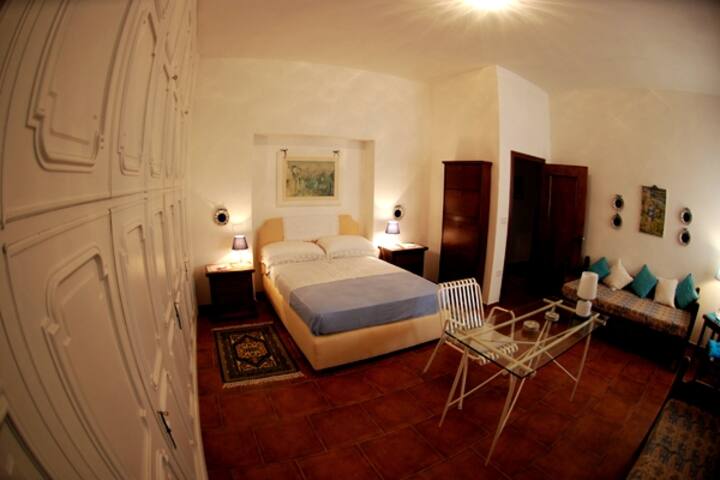 grote slaapkamer van de bosboerderij