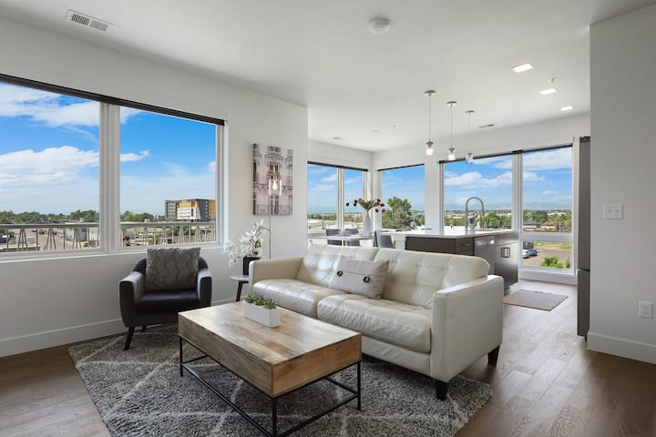 Sophisticated 2 Bed/2 Bath Condo In South Broadway - Denver, CO