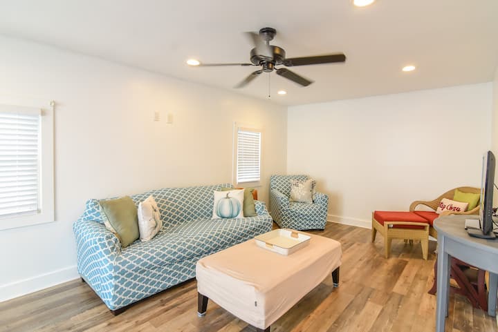 Walk To Hampton Beach | 3br W/yard, Park & Firepit - Seabrook, NH