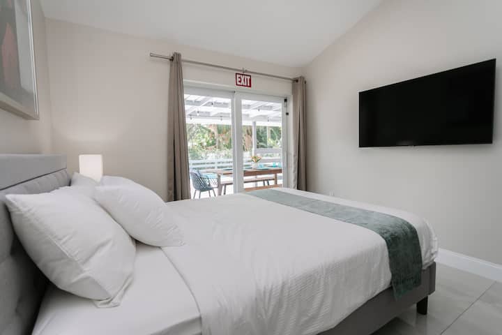 Საძინებელი 2 (152x203 სმ ზომის საწოლი)