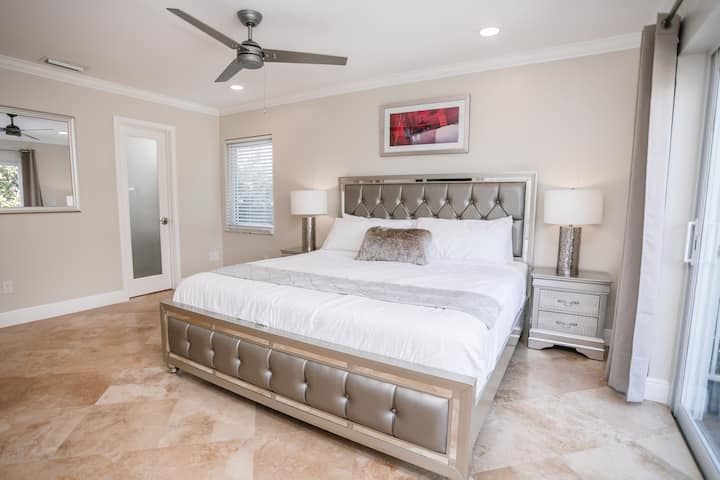 მთავარი საძინებელი 3 (220×220 სმ‑იანი საწოლი)